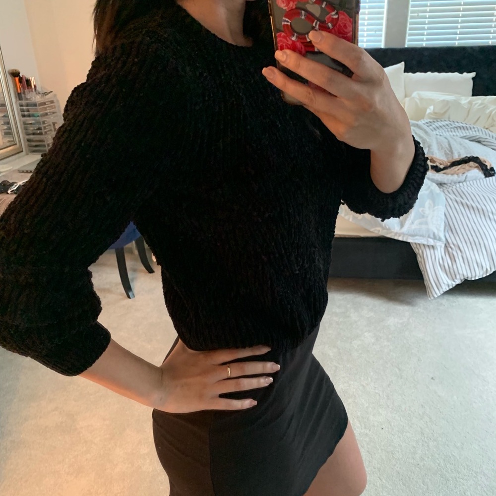 SOFT BLACK CROP SWEATER by H&M